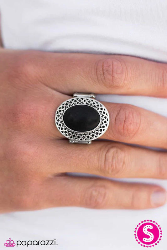 Paparazzi Ring ~ Smooth It Out - Black