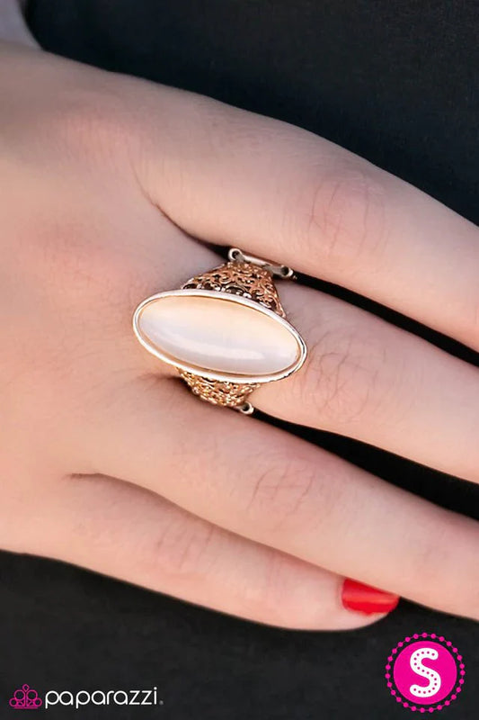 Paparazzi Ring ~ Look At Her GLOW! - Gold