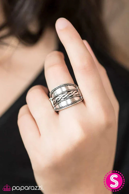 Paparazzi Ring ~ Find Your Adventure - Silver