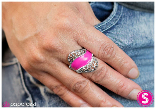 Paparazzi Ring ~ In All the Right Places - Pink