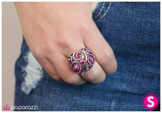 Paparazzi Ring ~ Give Us A Twirl! - Pink