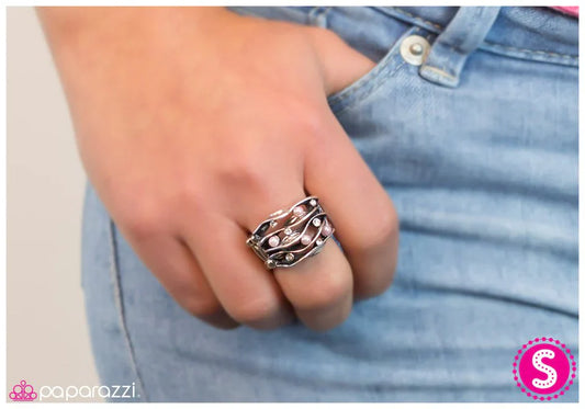 Paparazzi Ring ~ Happy As A Clam - Pink