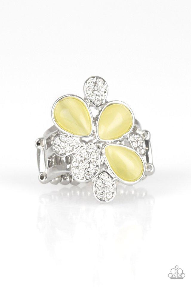 Paparazzi Ring ~ Diamond Daises - Yellow