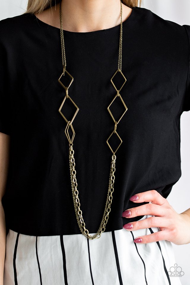 Fashion Fave - Brass - Paparazzi Necklace Image