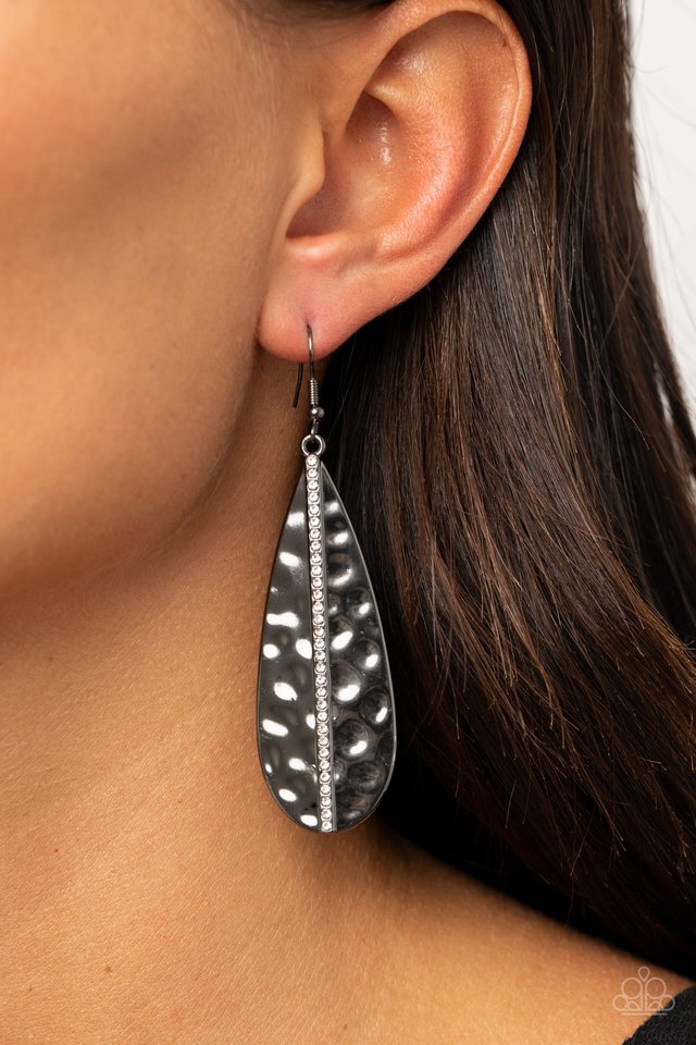 On The Up and UPSCALE - Black - Paparazzi Earring Image