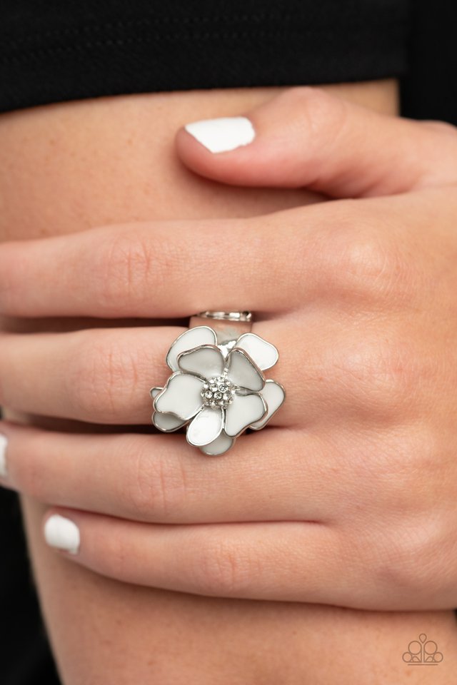 Hibiscus Holiday - White - Paparazzi Ring Image