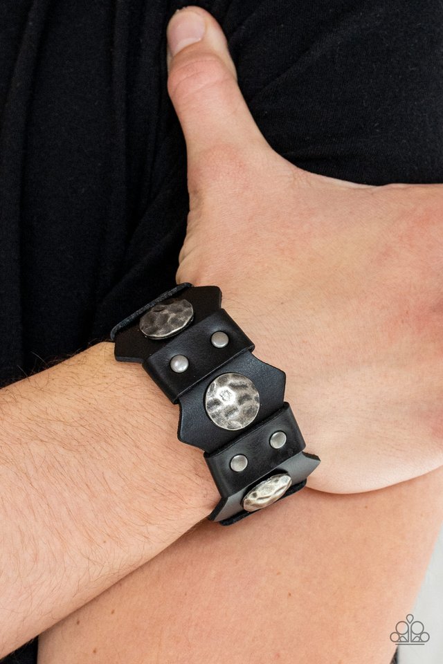 Electrified Edge - Black - Paparazzi Bracelet Image