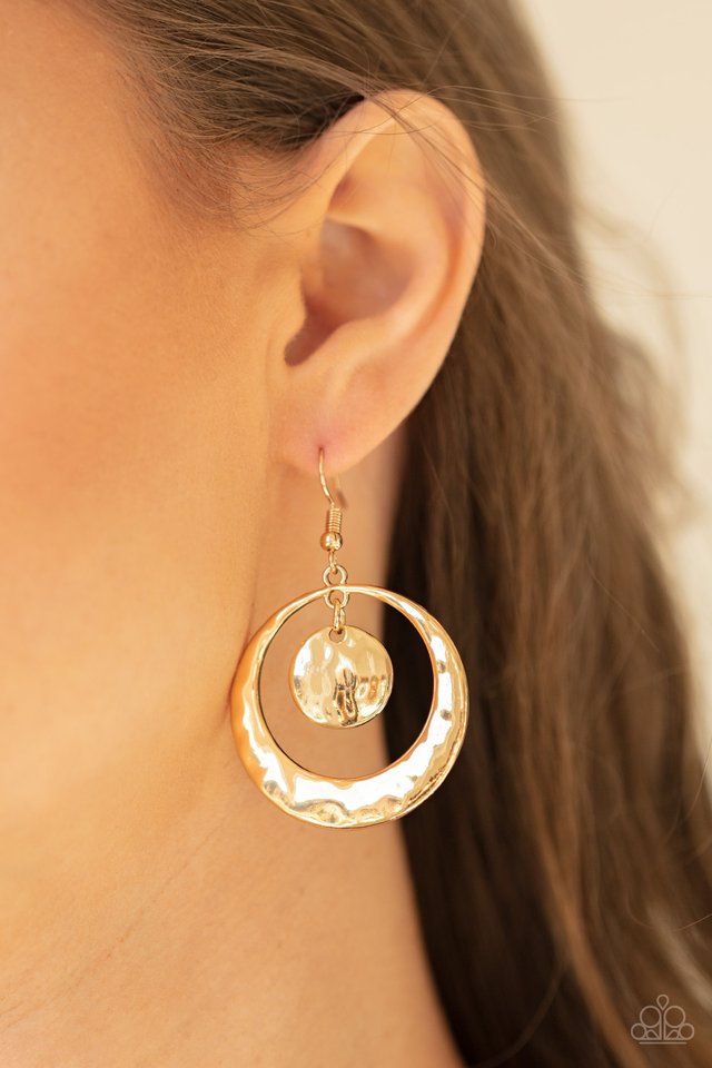 Rounded Radiance - Gold - Paparazzi Earring Image