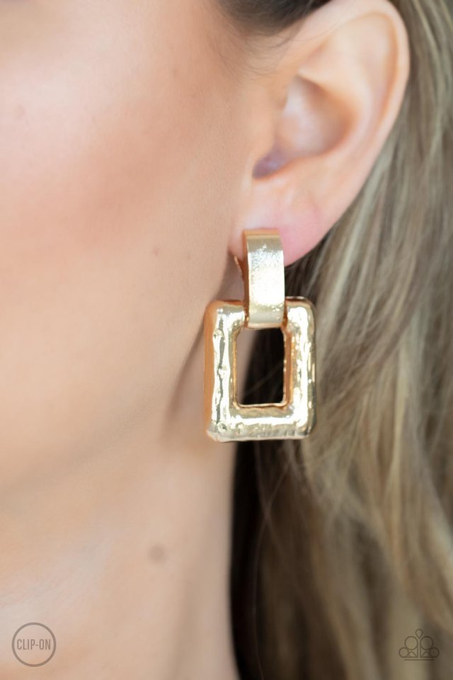 15 Minutes of FRAME - Gold - Paparazzi Earring Image
