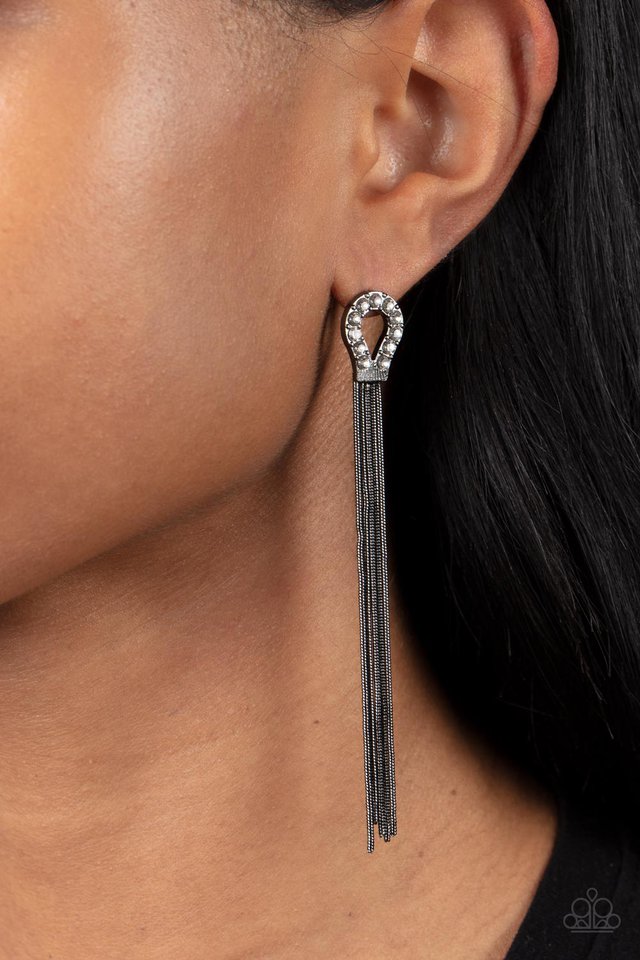 Dallas Debutante - Black - Paparazzi Earring Image